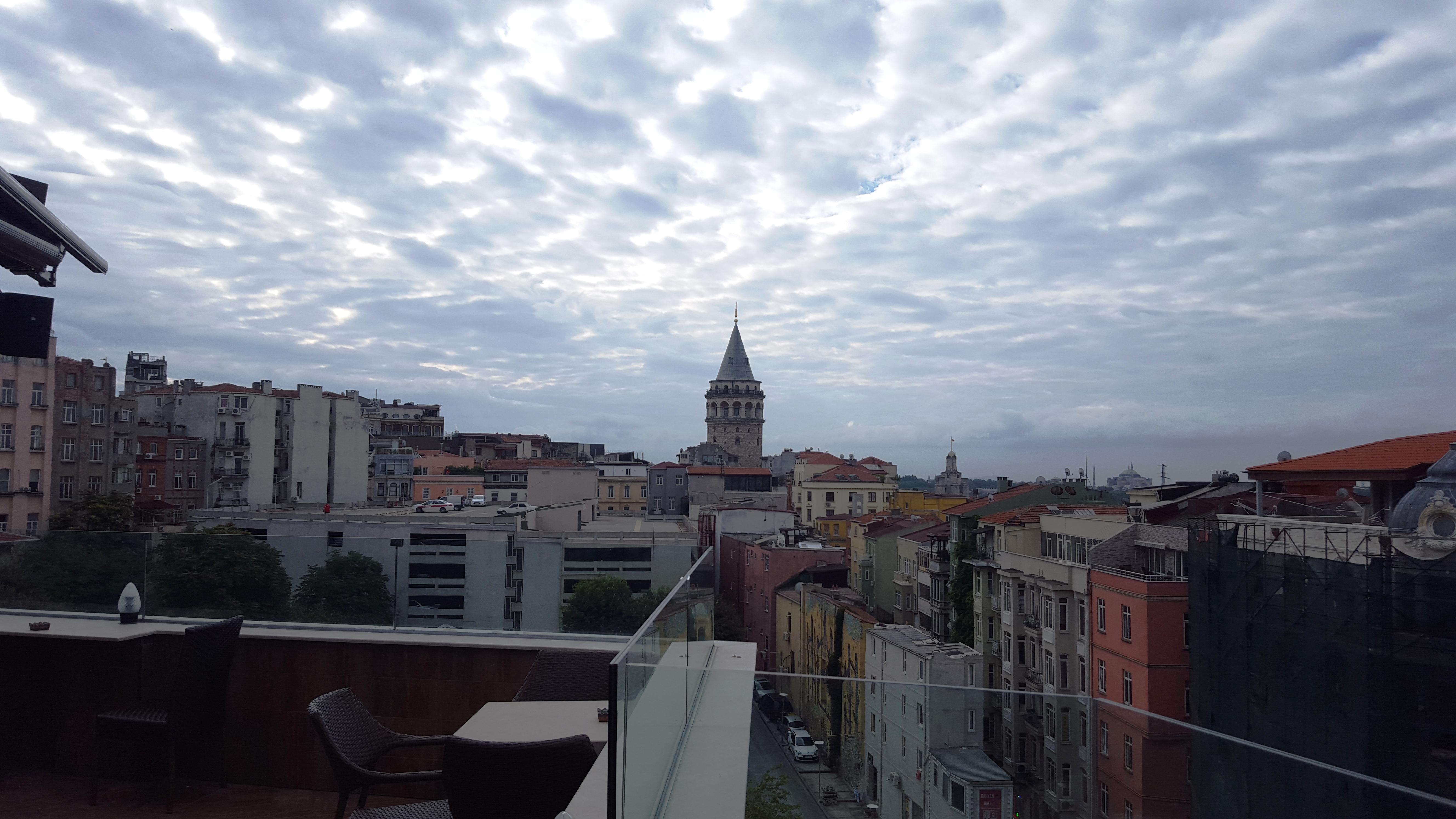 Daru Sultan Hotels Galata Istanbul Luaran gambar View of the Galata Tower from the Galata Tower Hotel